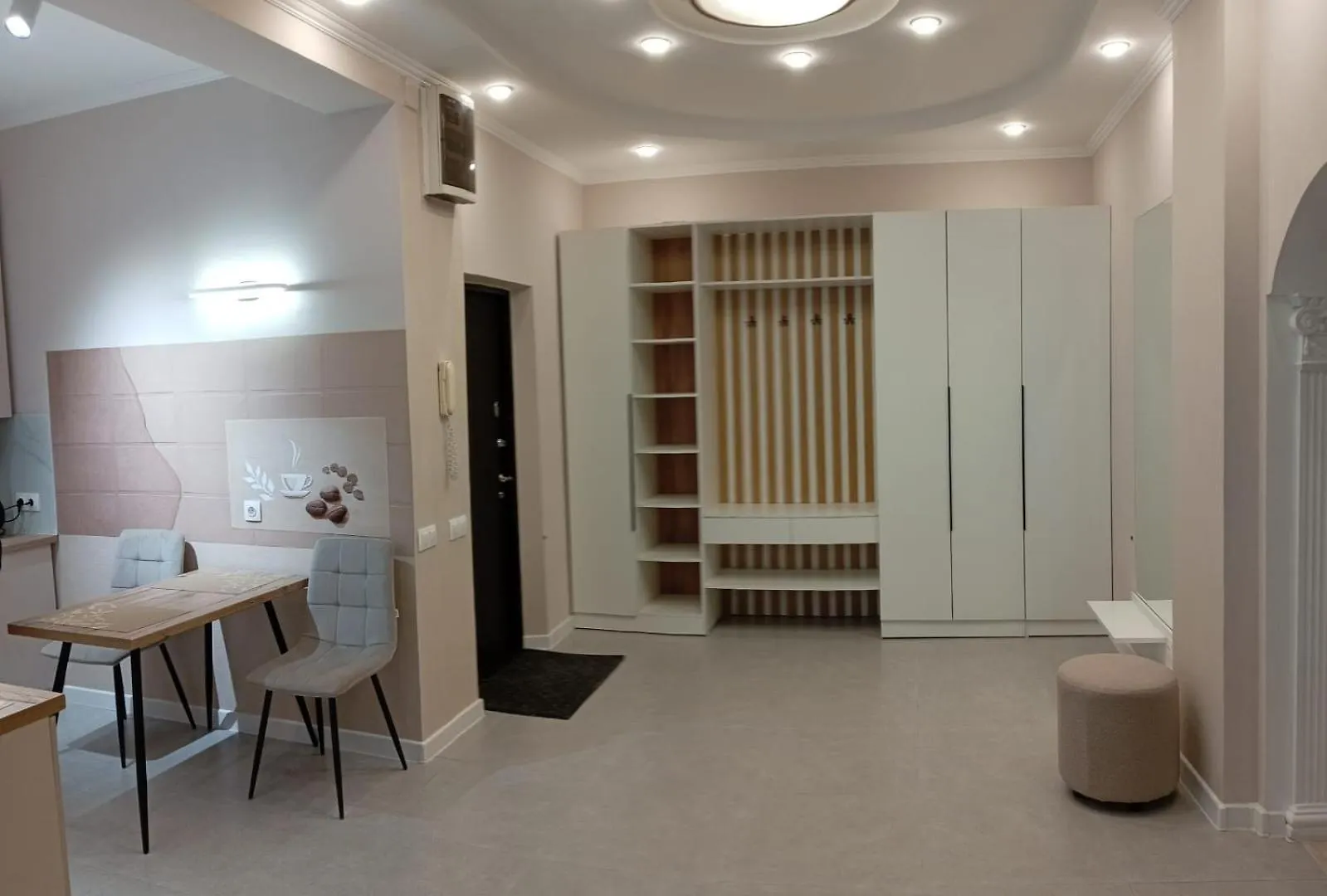 Вид На Горы И Форум Almaty Apartment